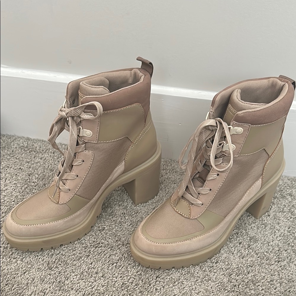 Dolce Vita Women's Tan Ankle Boots